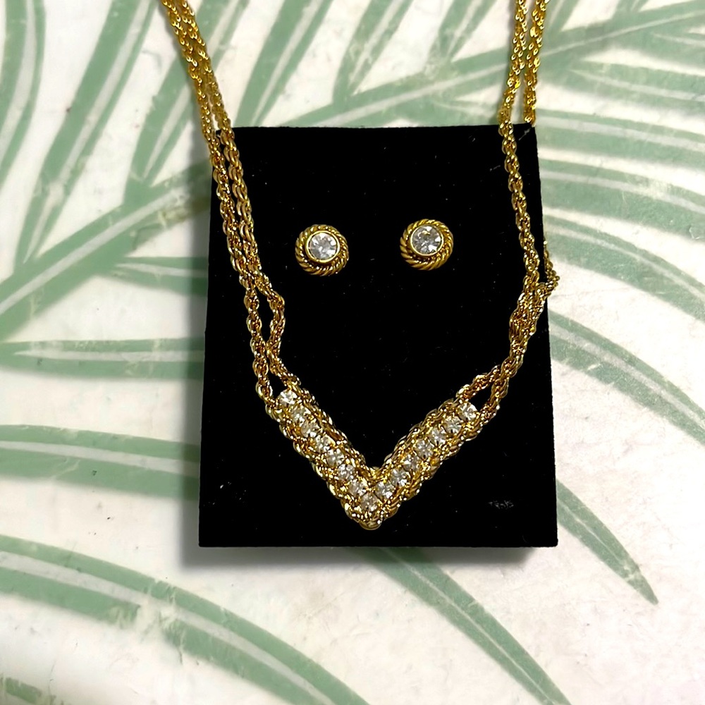 Double rope rhinestone v-neck gift set.